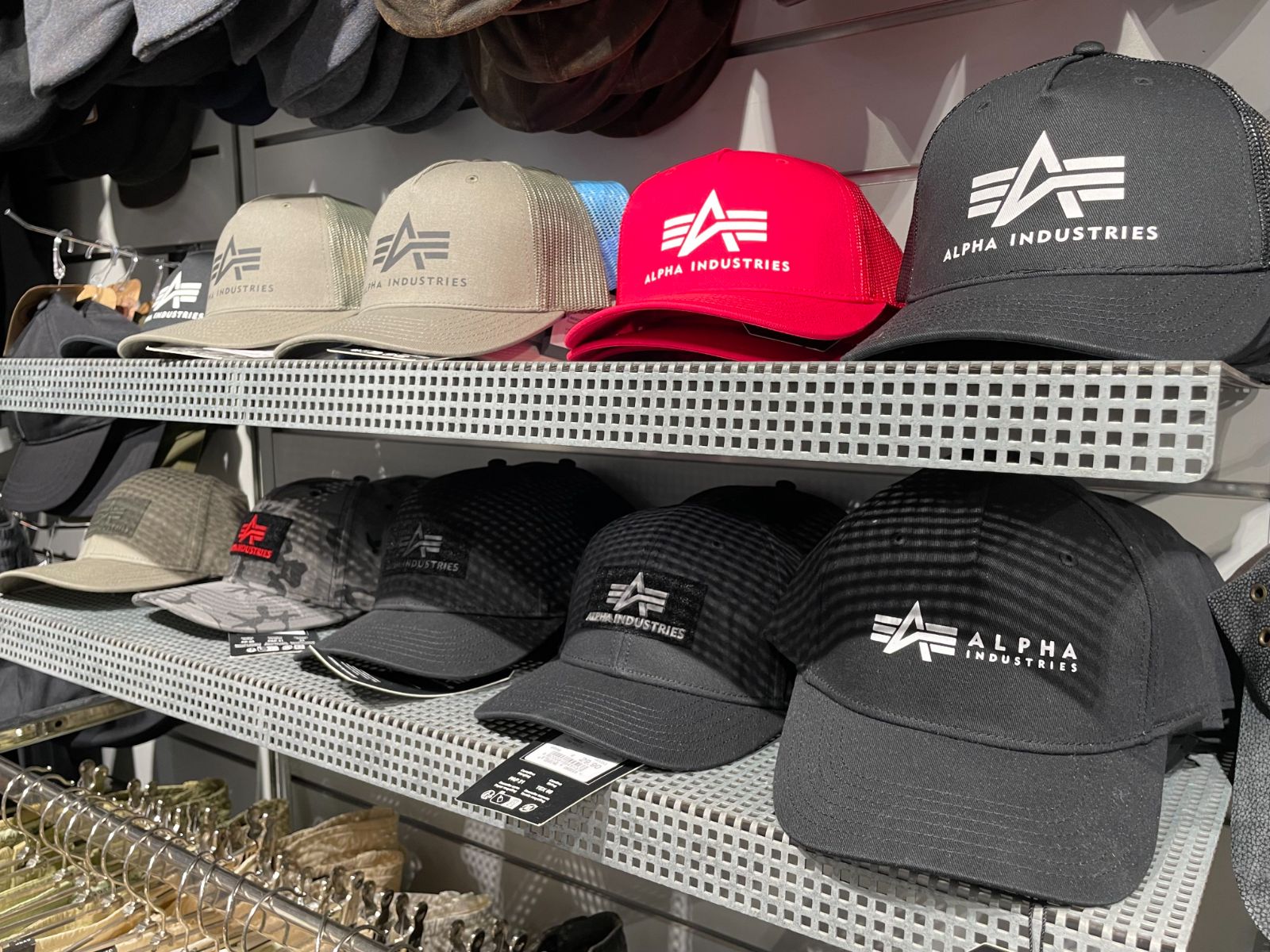 Cap-Auswahl im Regal